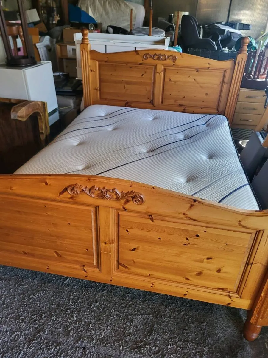 Solid wood King-size bed and mattress - Image 1