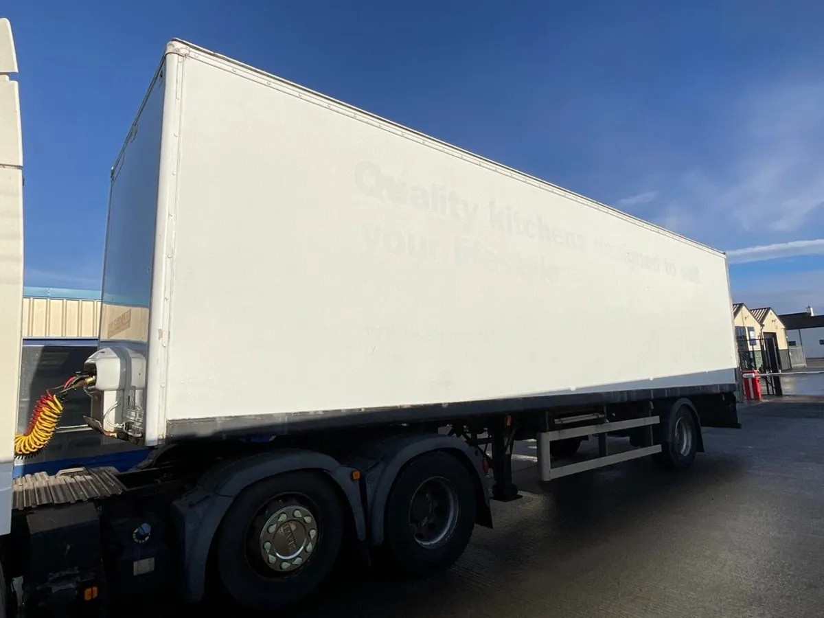 APPROX. 26ft DON-BUR SINGLE AXLE BOX TRAILER - Image 3
