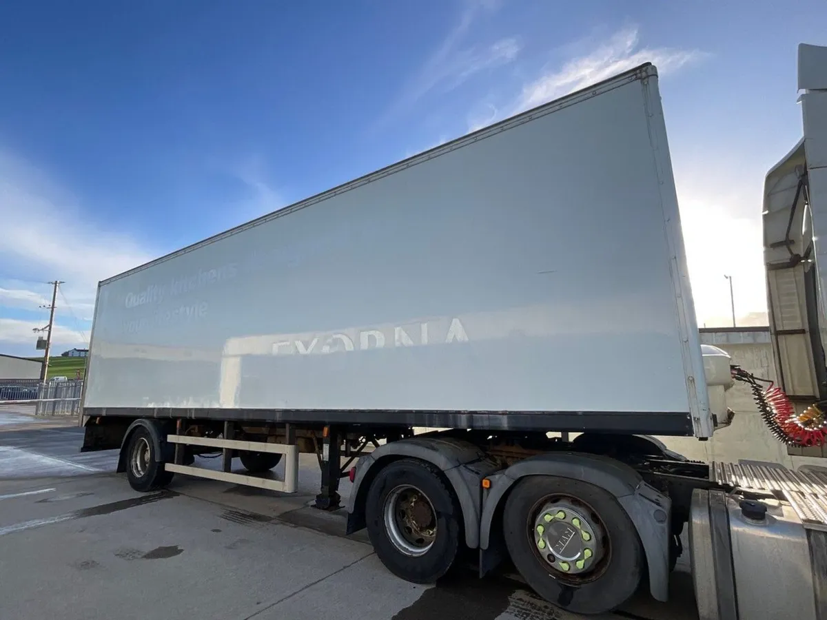 APPROX. 26ft DON-BUR SINGLE AXLE BOX TRAILER - Image 1