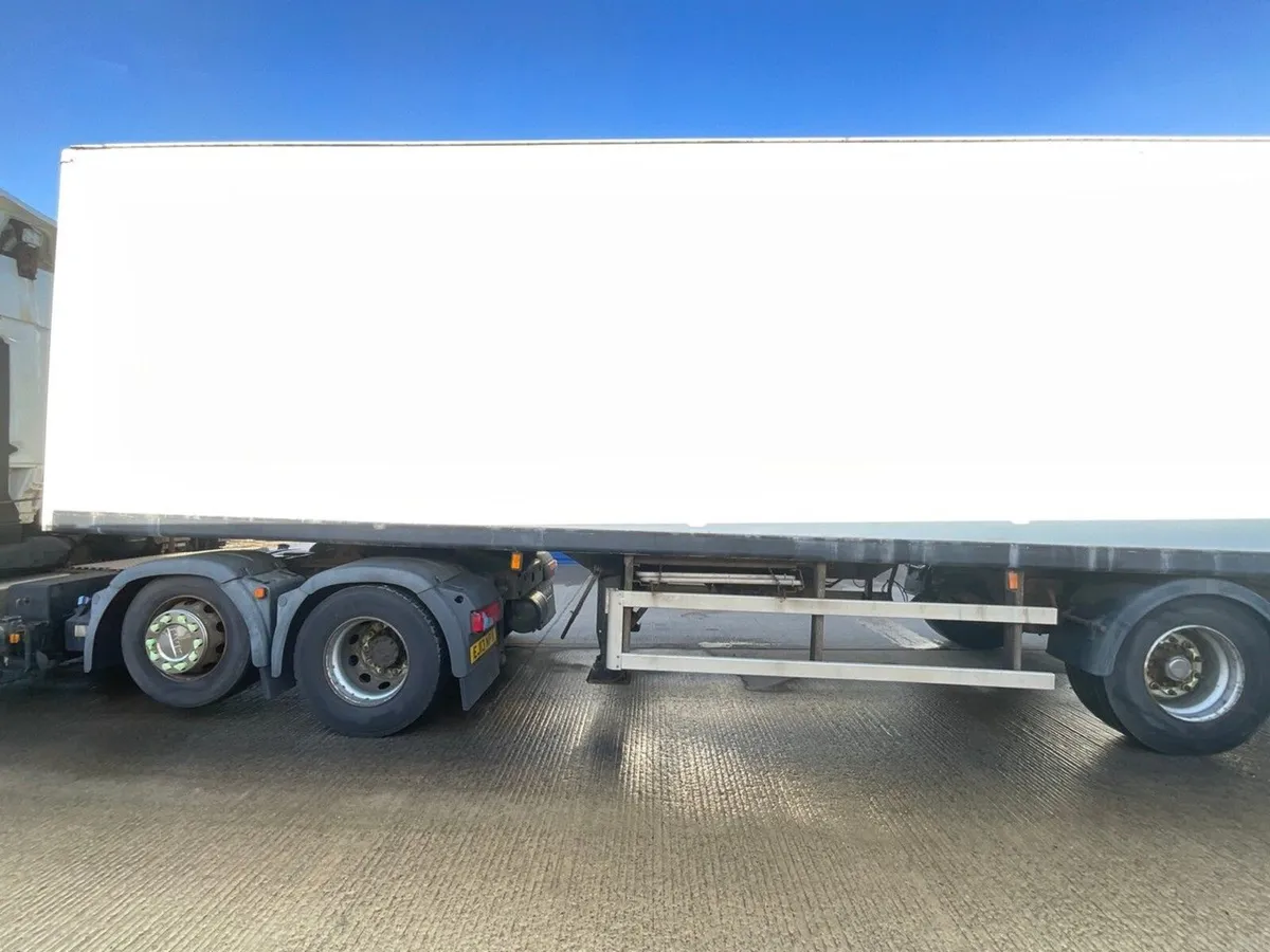 APPROX. 26ft DON-BUR SINGLE AXLE BOX TRAILER - Image 4