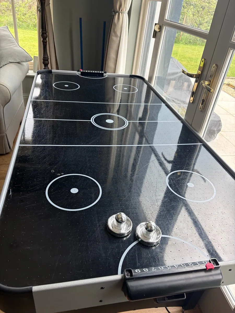 Air hockey table - Image 2