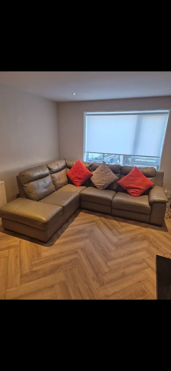 Corner sofa right side electric recliner - Image 2