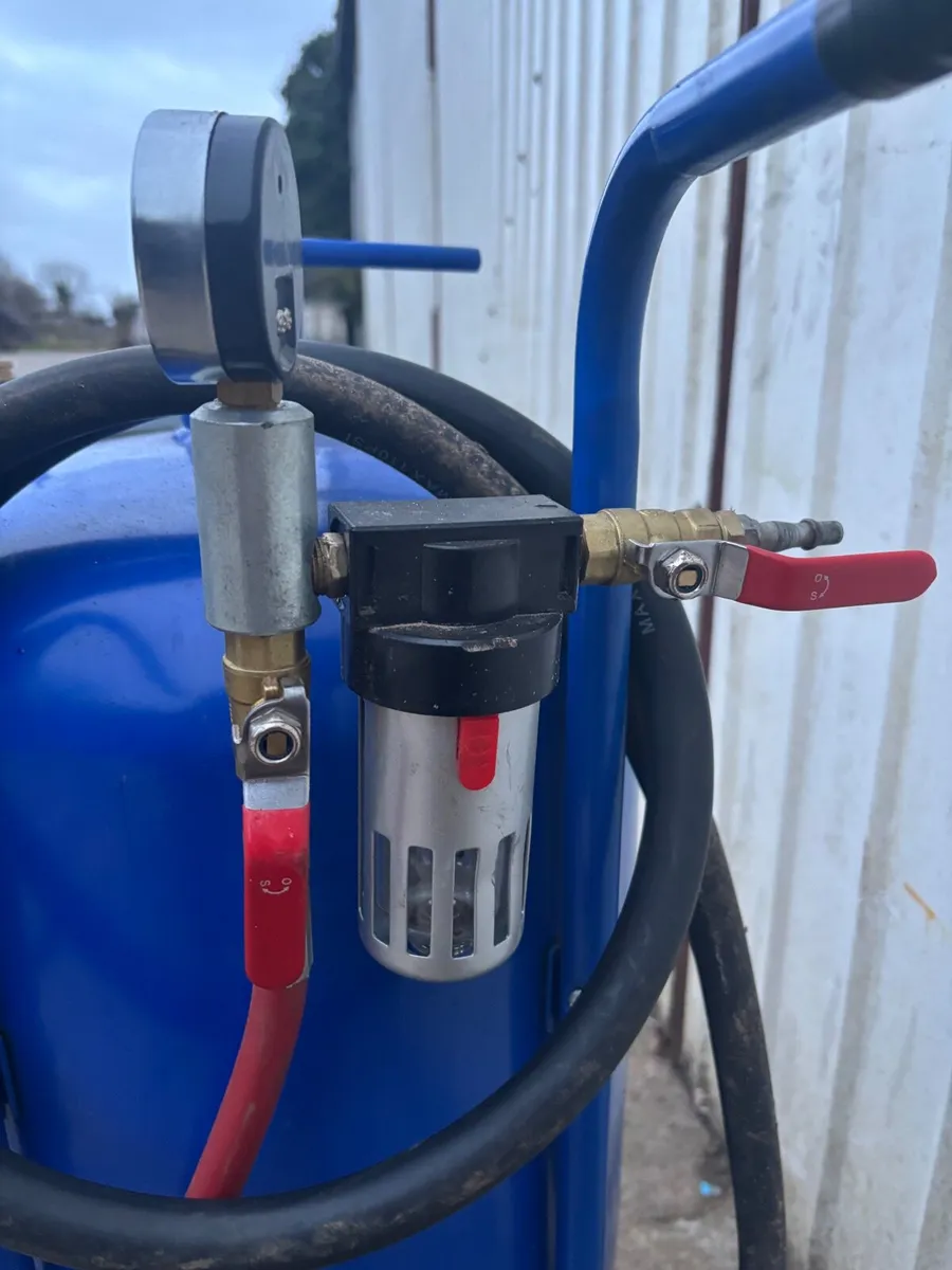 10 gallon sandblaster - Image 1