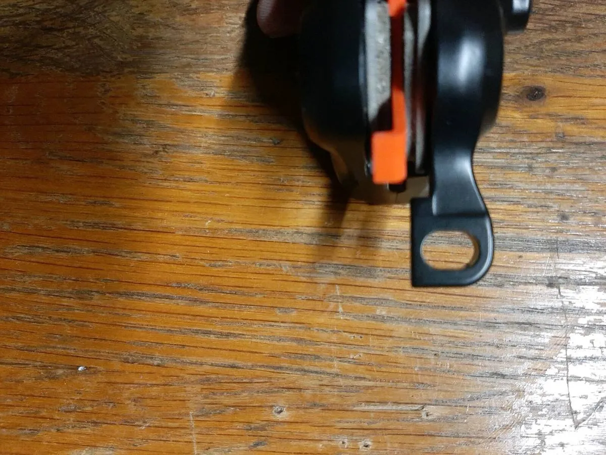 Shimano hydraulic rear break lever hosing caliper - Image 3