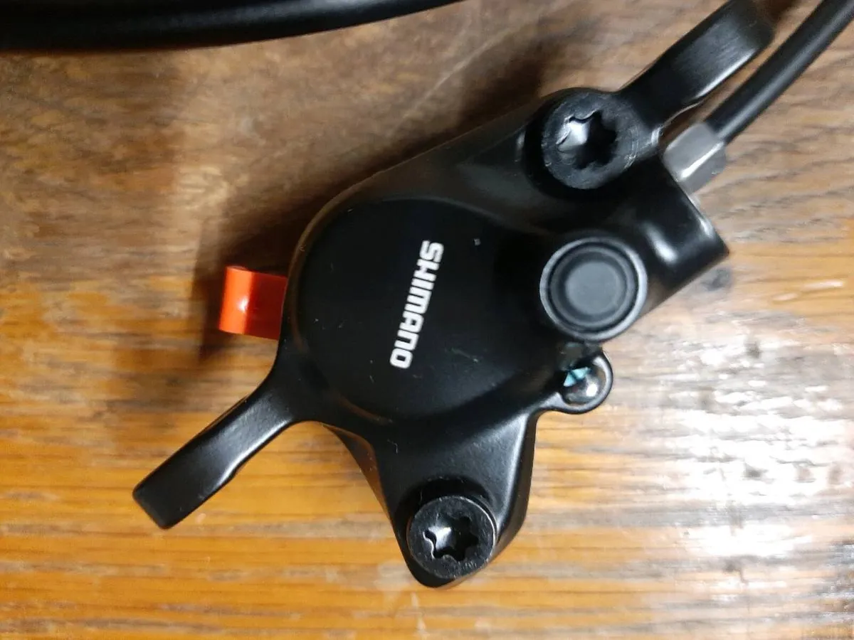 Shimano hydraulic rear break lever hosing caliper - Image 2