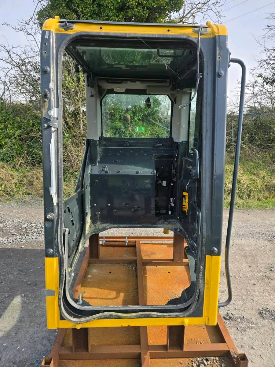 KOMATSU 228-11 CAB - Image 3