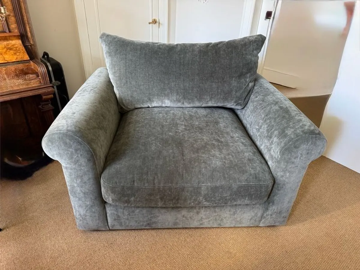 Corah cuddler chair - green - Image 1