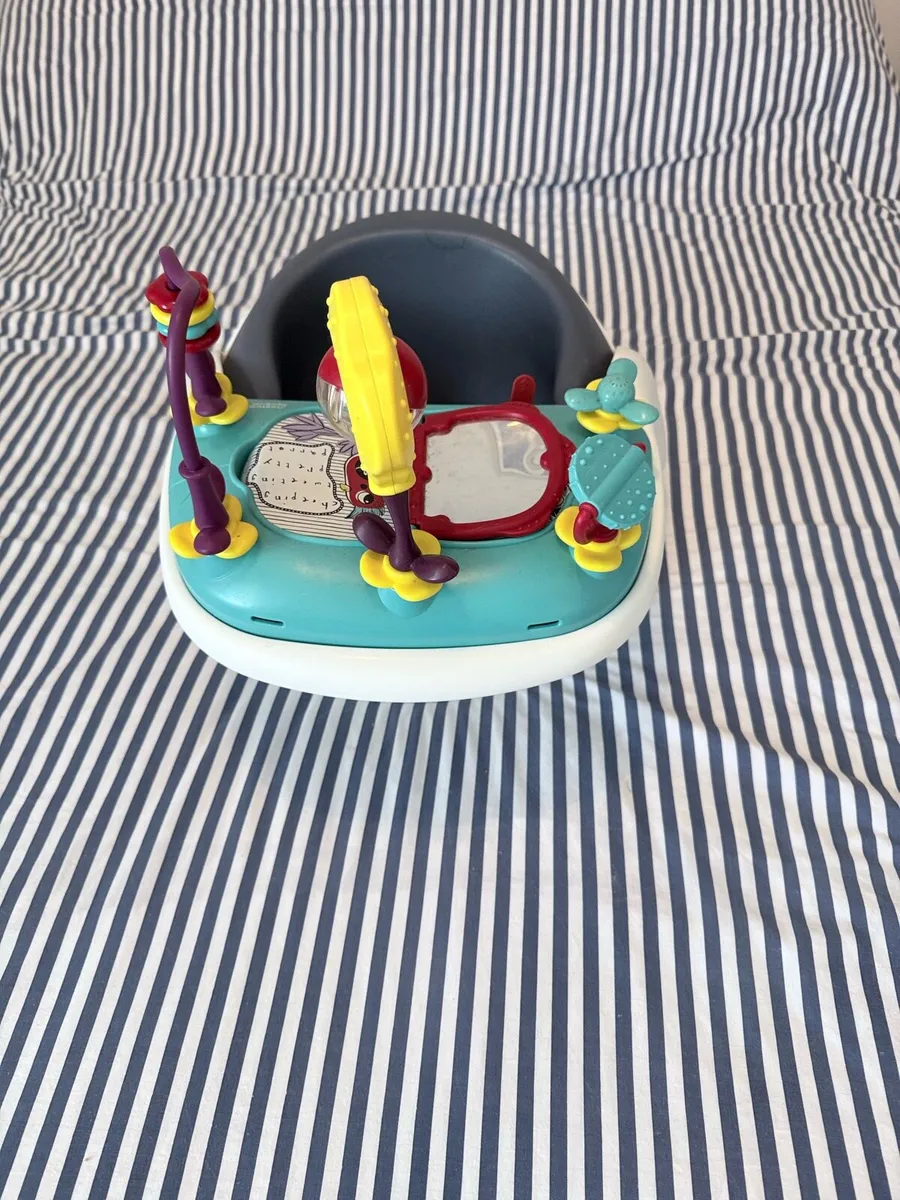Mamas and papas baby seat with play tray - Image 2