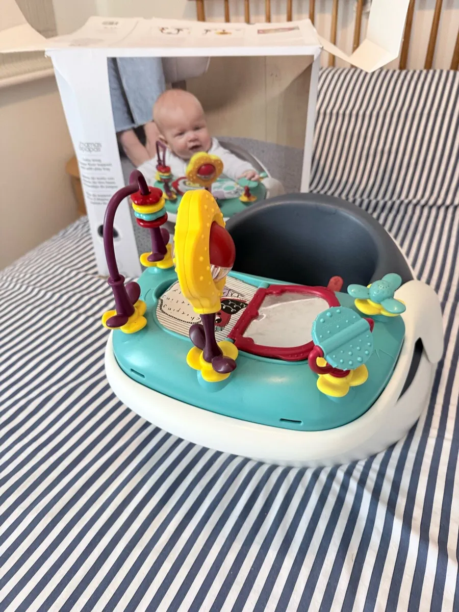 Mamas and papas baby seat with play tray - Image 3