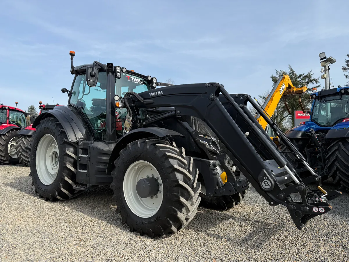 EX Demo Valtra T195 Versu - Image 3