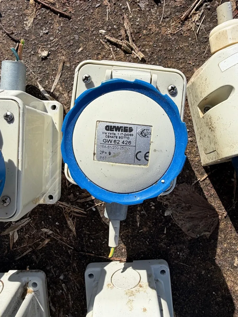 Electrical sockets - Image 1