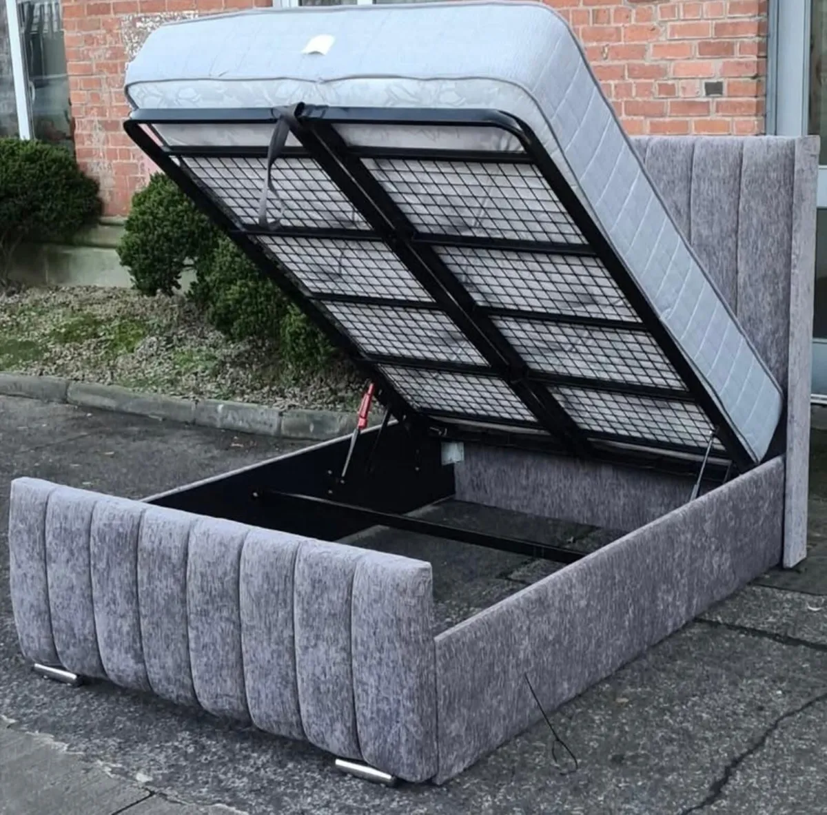 King size Ottoman bedframe and mattress - Image 1