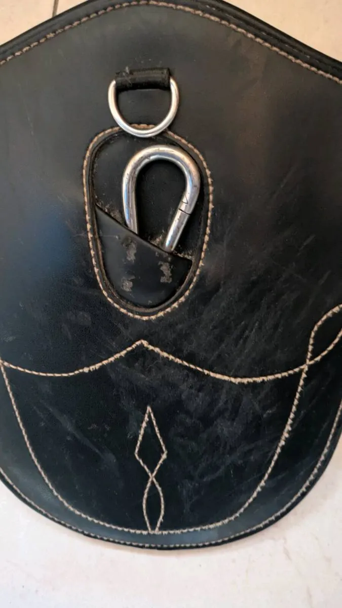 Kentucky Horsewear stud girth black - Image 2