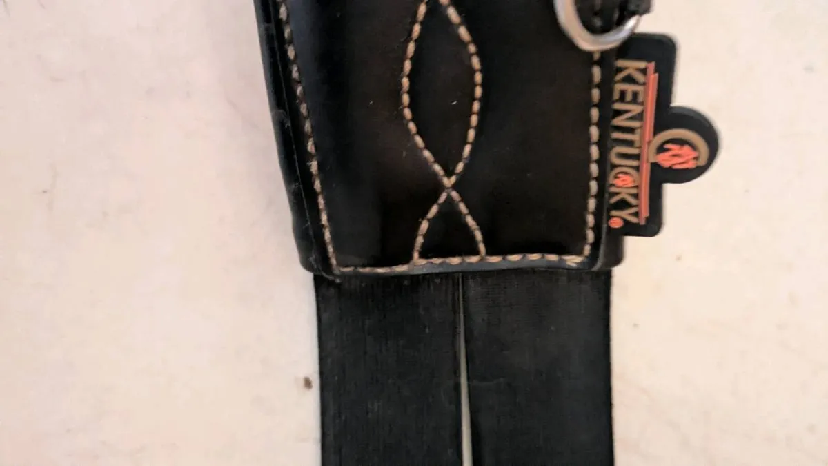 Kentucky Horsewear stud girth black - Image 3