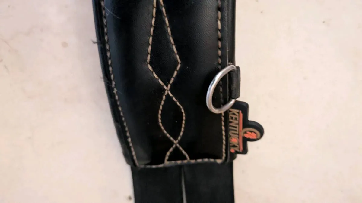 Kentucky Horsewear stud girth black - Image 4