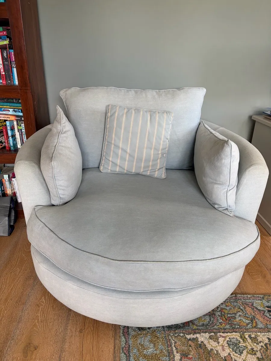 Armchair (swivel) - Image 1