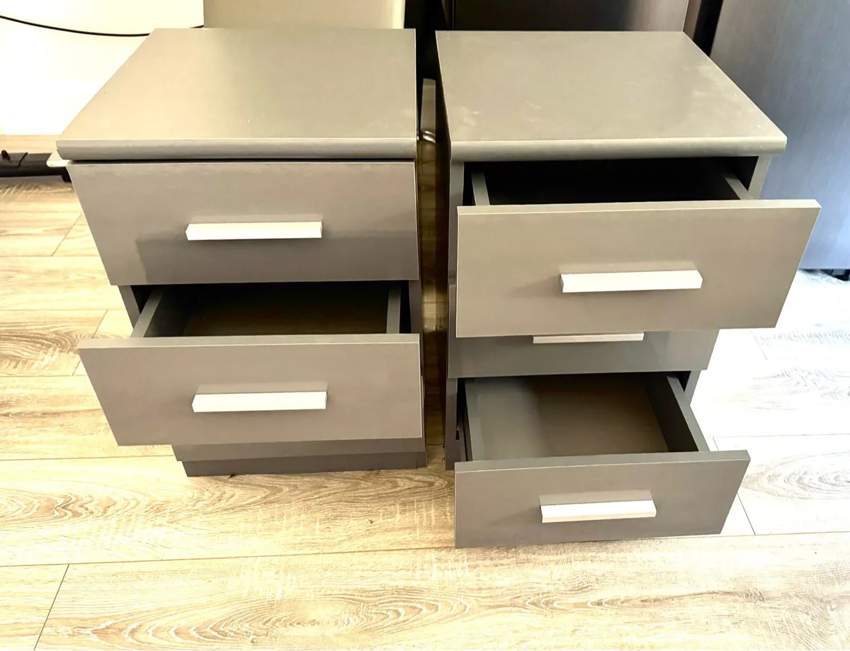 Bedside table with drawers - Image 3