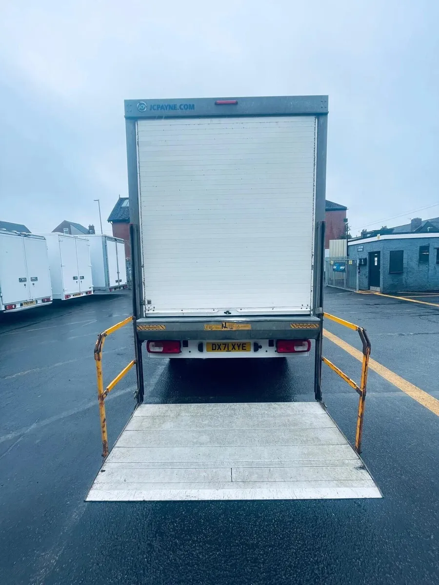 2021 Volkswagen Crafter Luton Box Van - Image 3