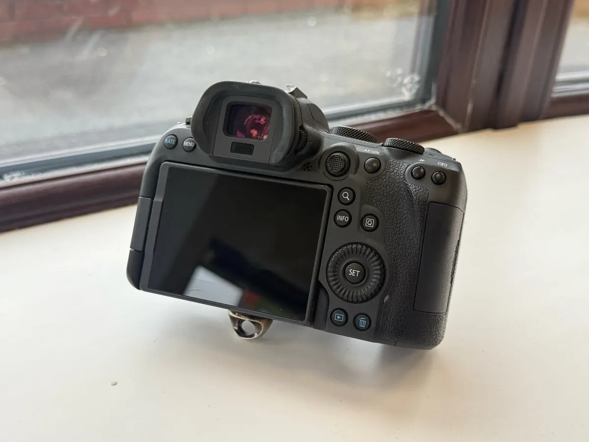 Canon R6 - Image 1
