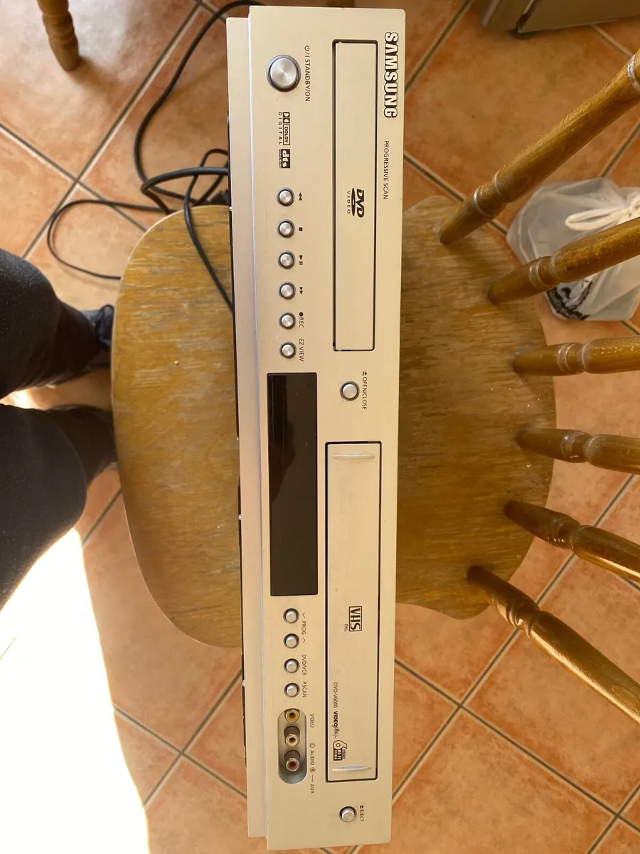 VHS DVD player - Image 1