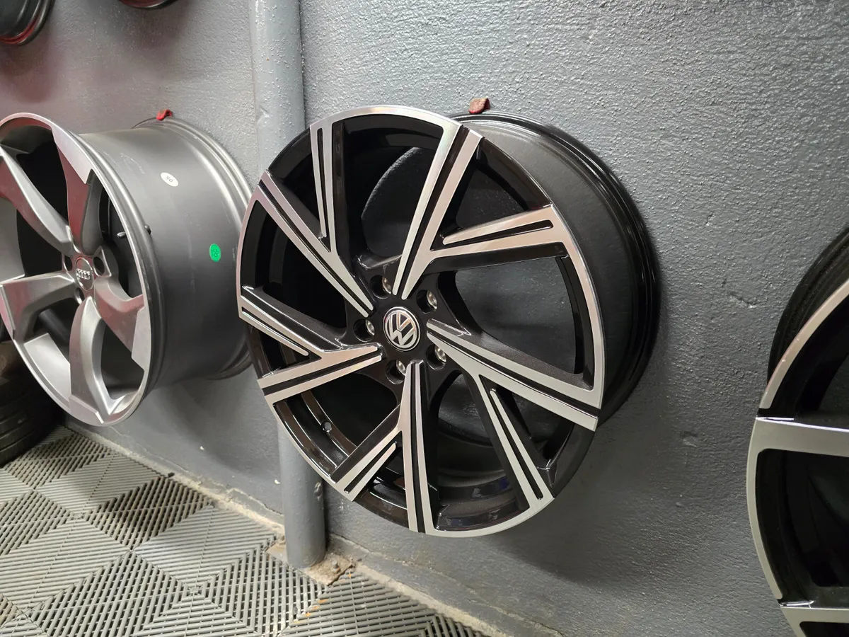 **Special** 18" Volkswagen Bergamo Style