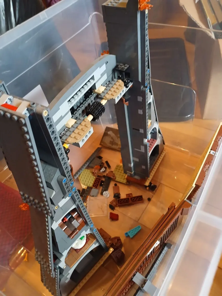 Toys Jurassic park etc lego.  Books also - Image 1