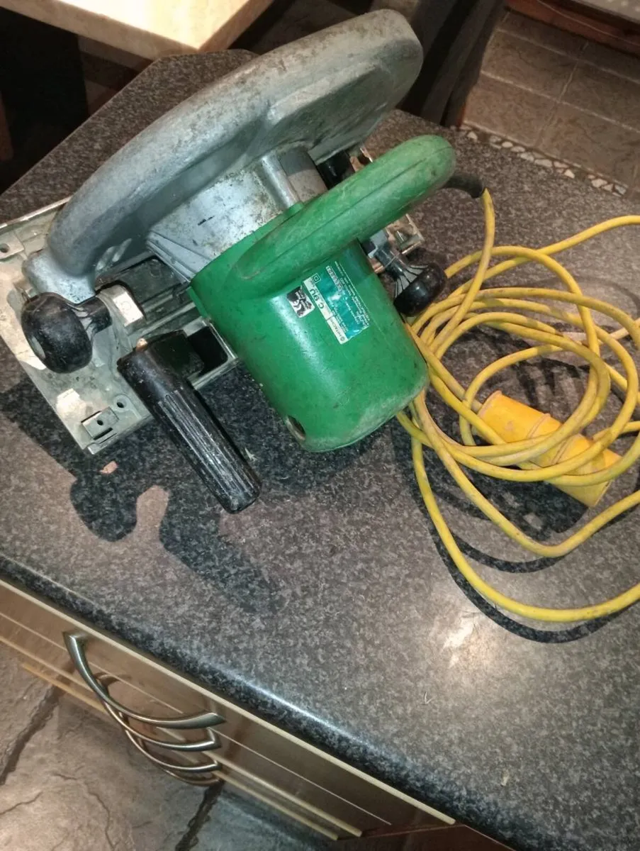 Hitachi circular saw 110v - Image 1