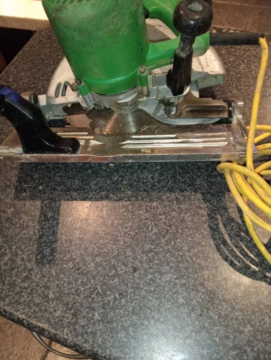 Hitachi circular saw 110v - Image 3