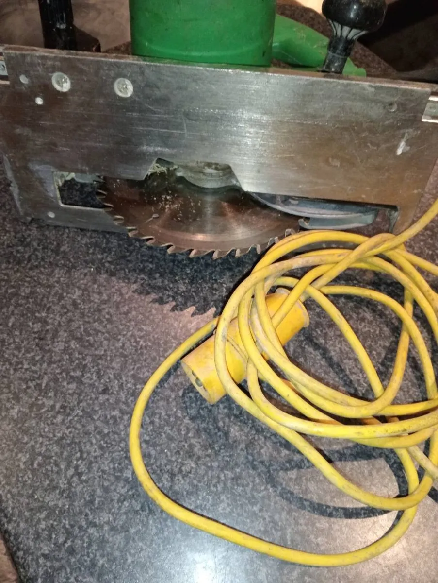 Hitachi circular saw 110v - Image 4