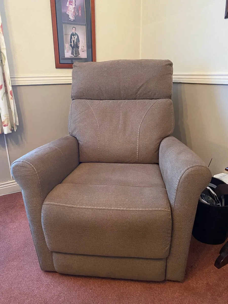 Riser Recliner chair - Image 1