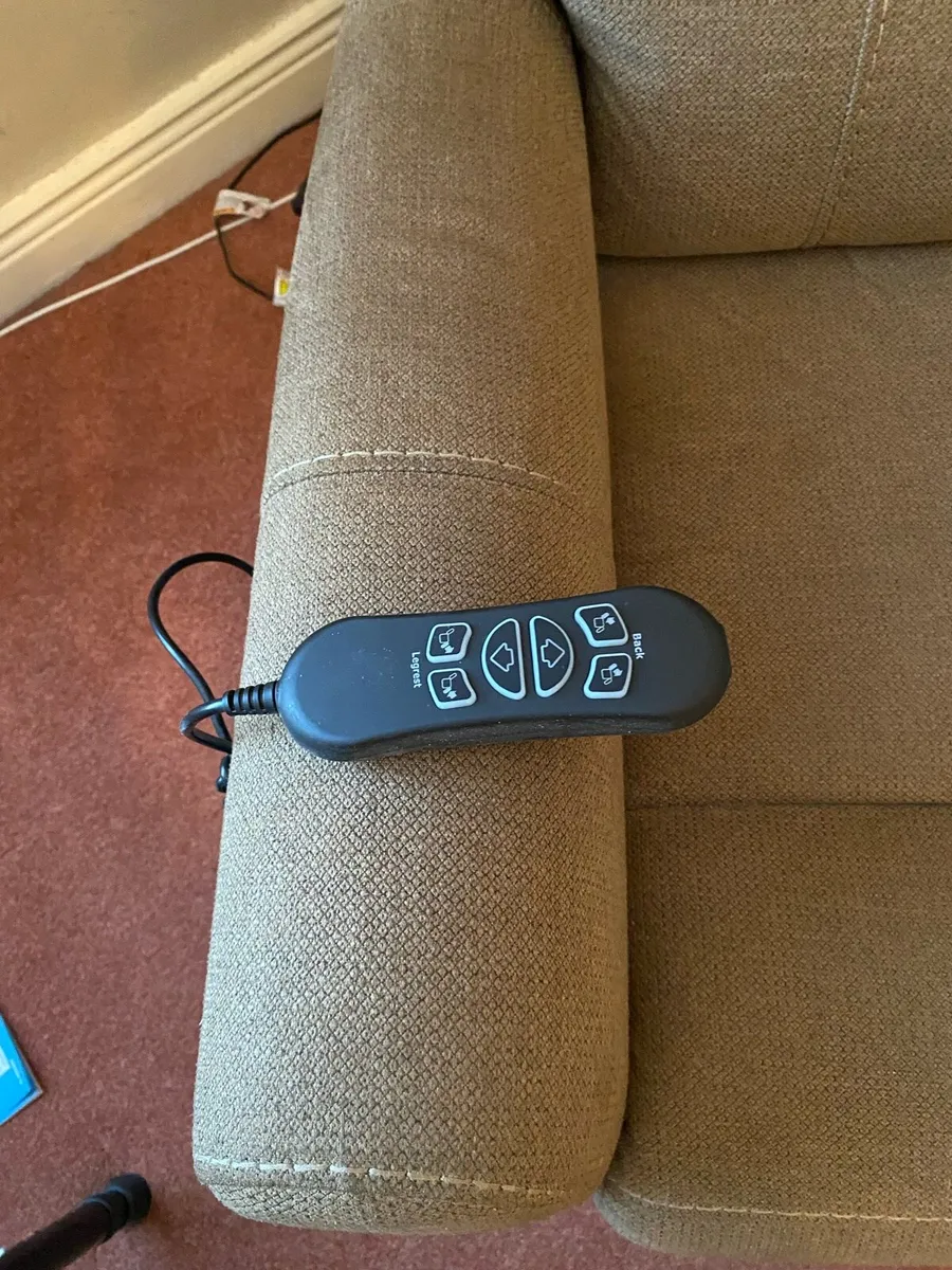 Riser Recliner chair - Image 3