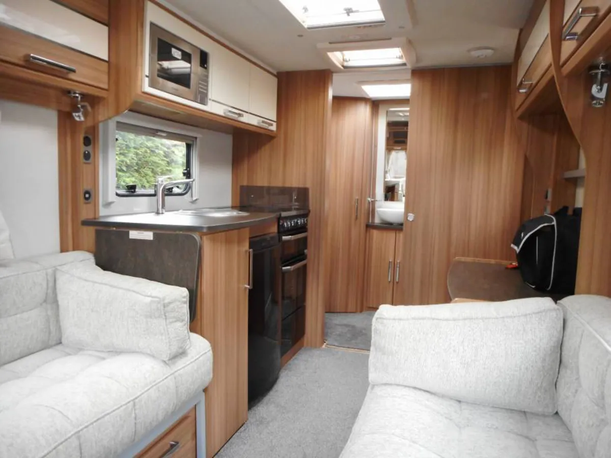 2017 LUNAR SOLARIS 462 2/3 BERTH MINT CARAVAN - Image 3