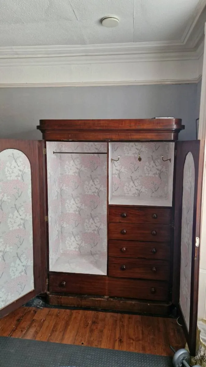Victorian Wardrobes - Image 3