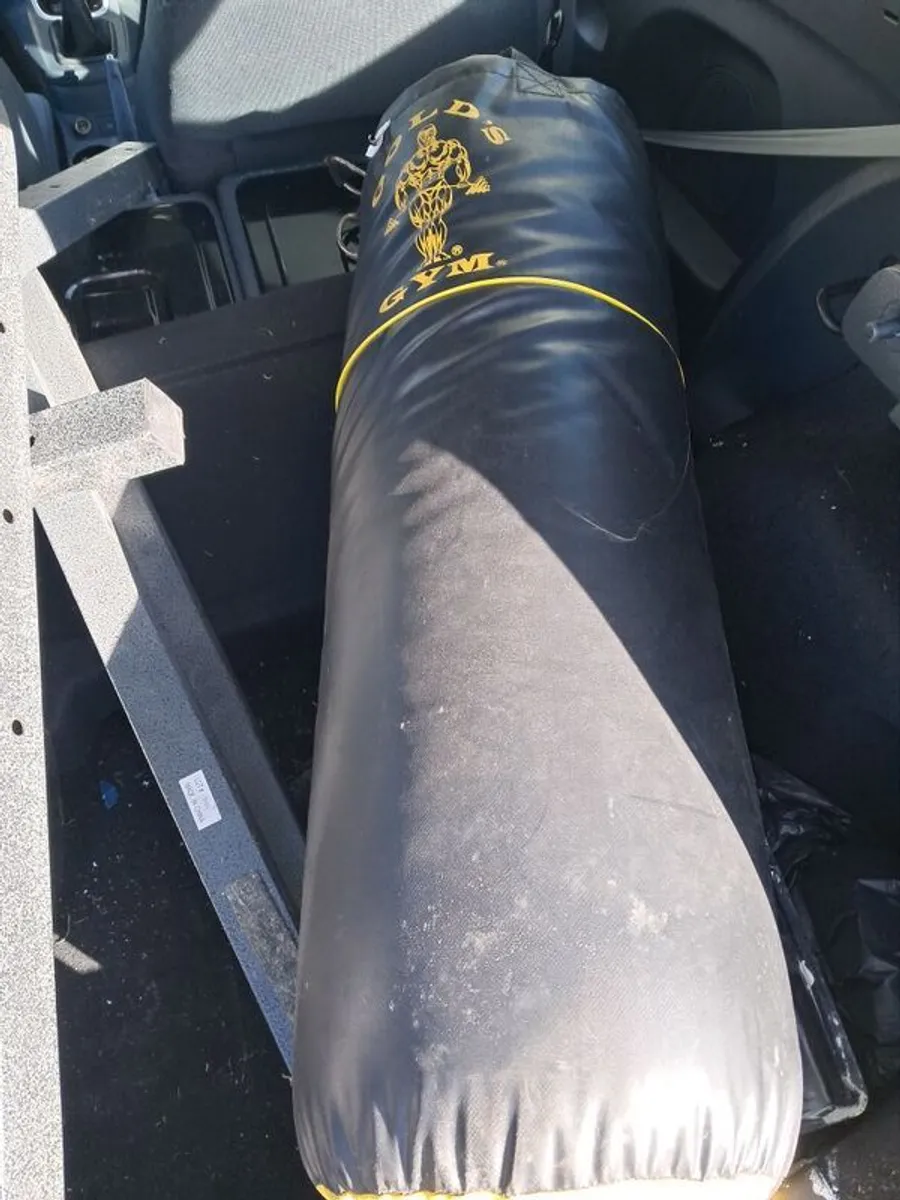 Punchbag 3ft golds gym with standing bracket & speedball holder - Image 1