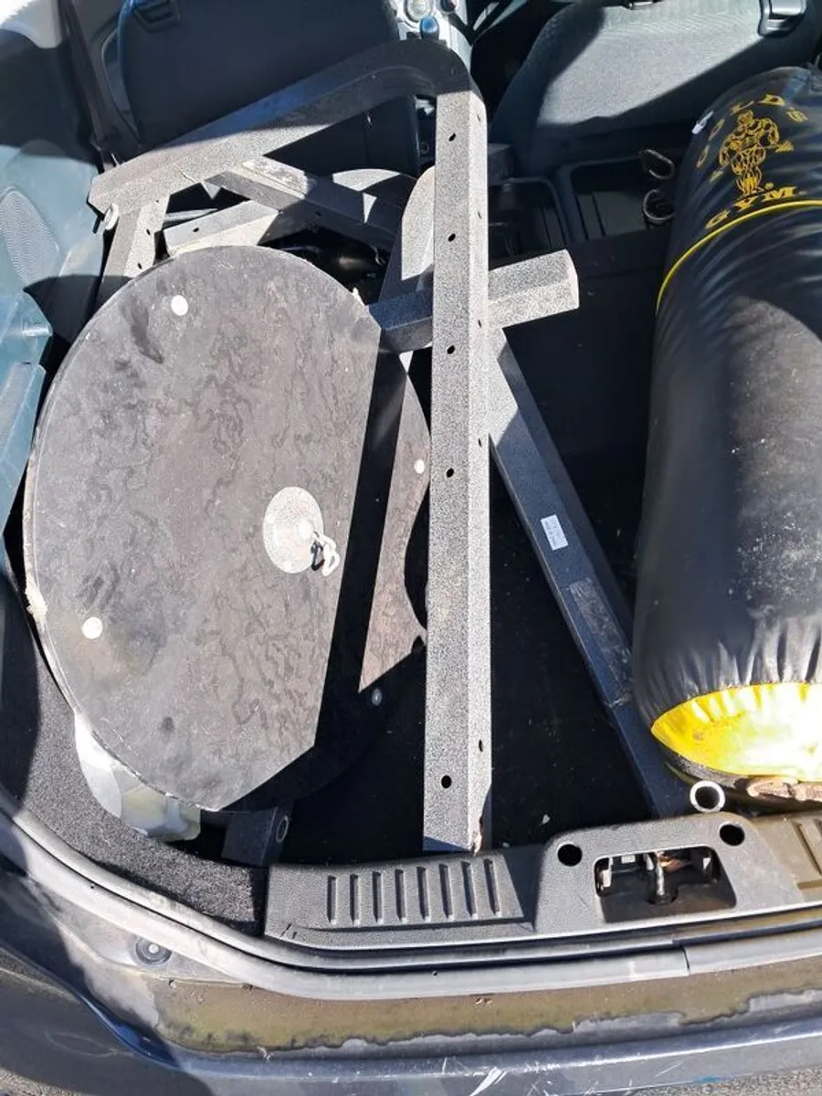 Punchbag 3ft golds gym with standing bracket & speedball holder - Image 2