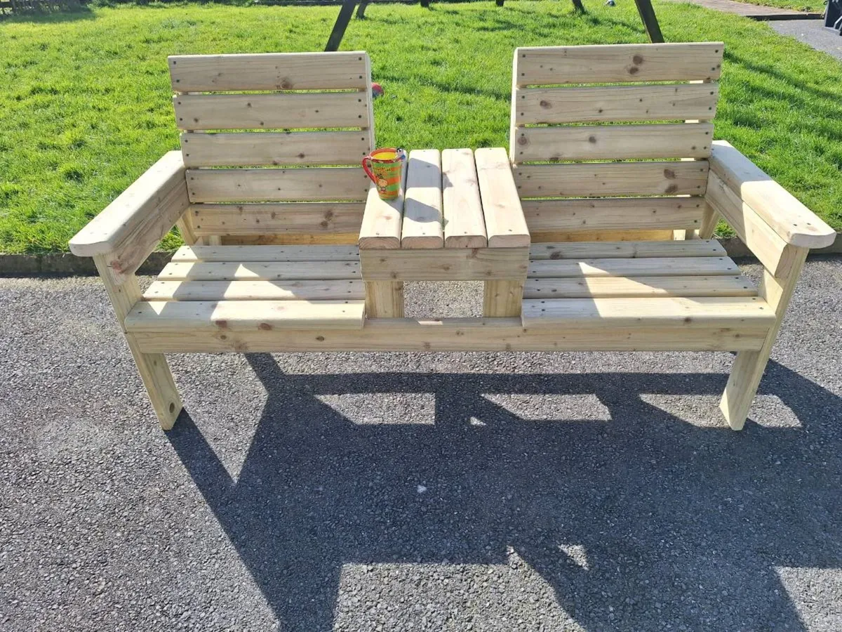 Garden seat with table - Image 1