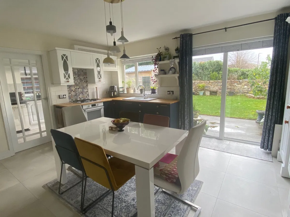 Kitchen / Dining Table