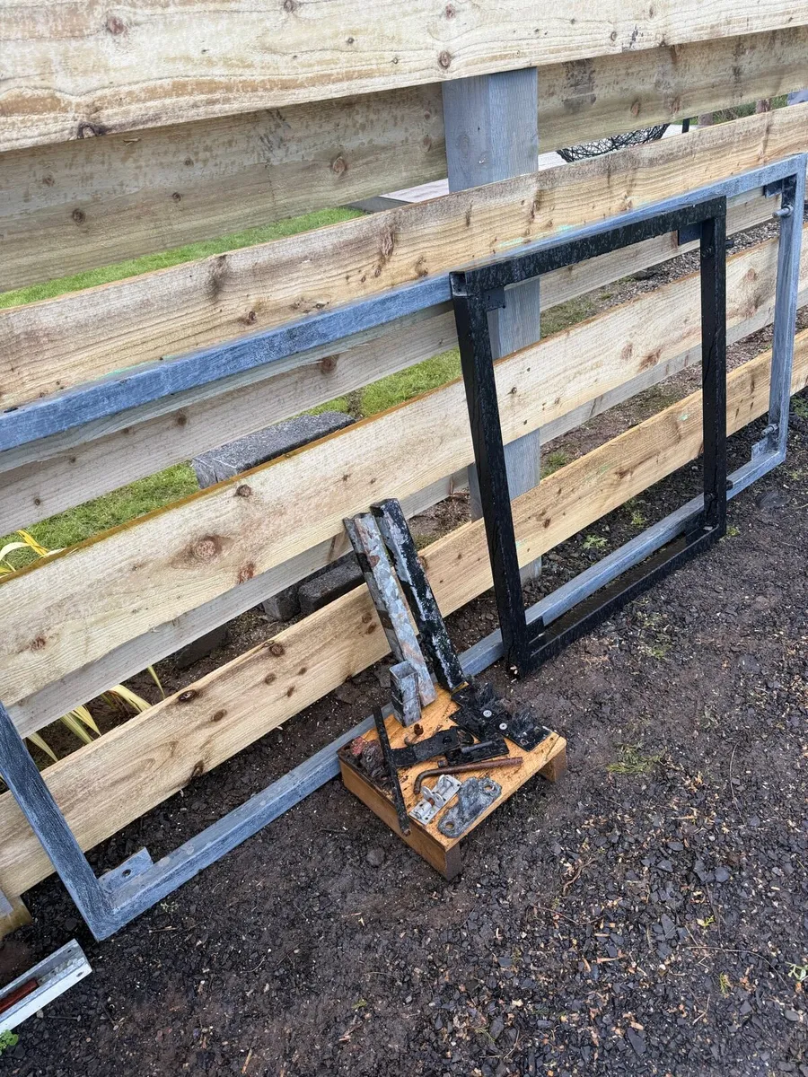 Pair Steel gates - Image 1