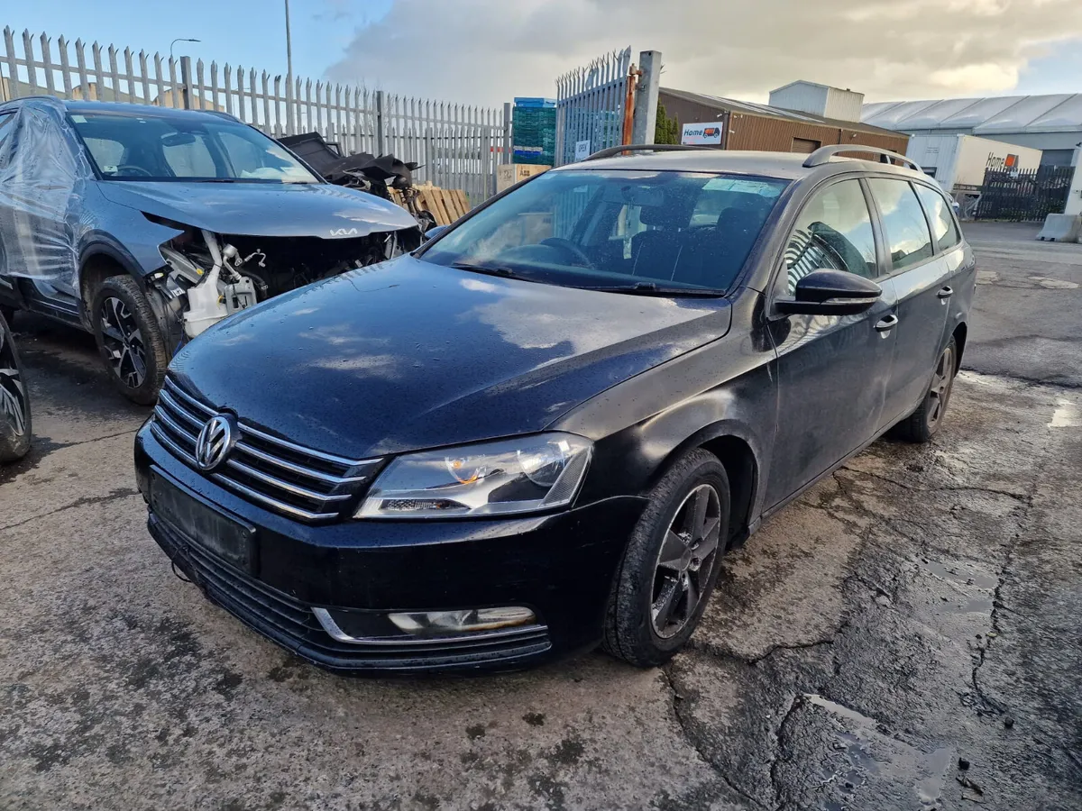 12 VW PASSAT  1.6 TDI (CAYC) ESTATE FOR BREAKING - Image 1