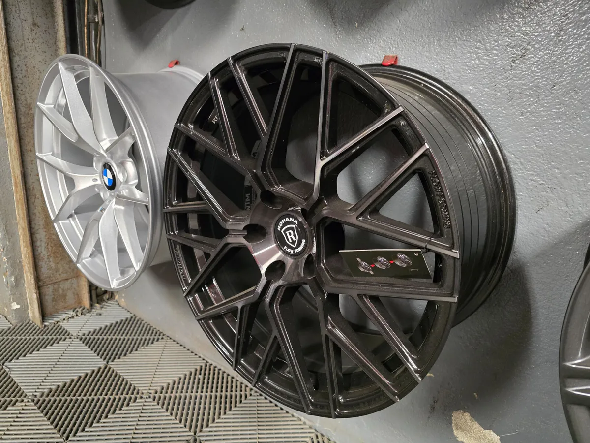 **Special** 19" ROHANA RFX10