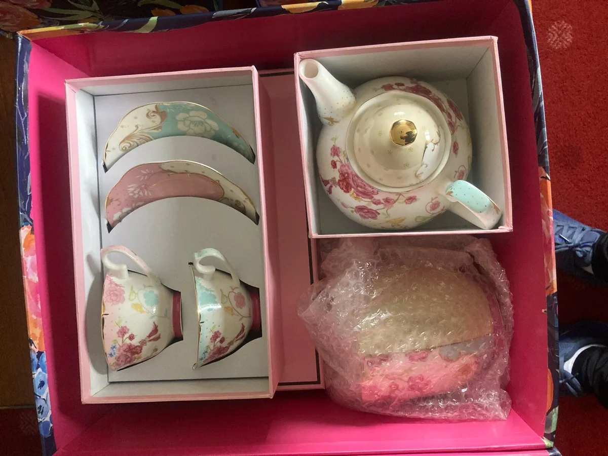 Tea Set - Image 1