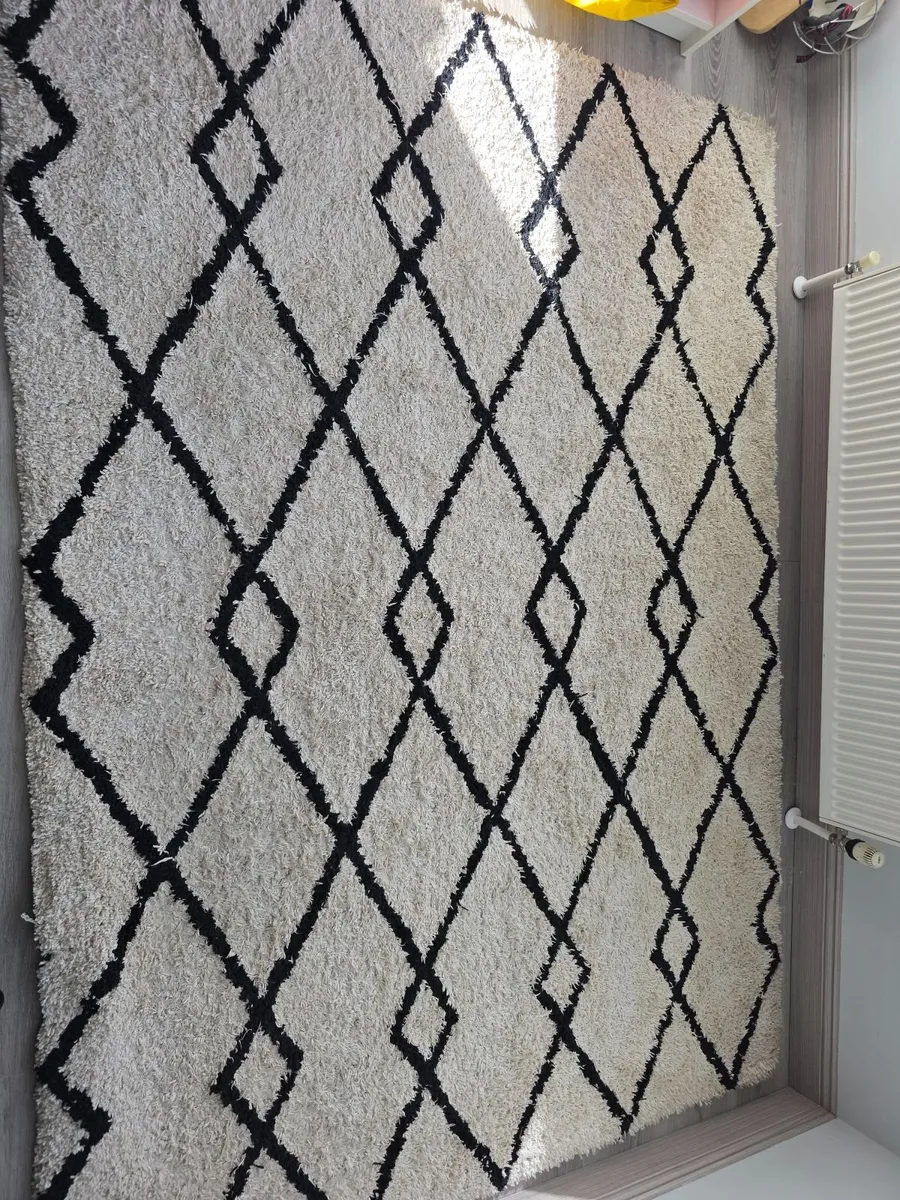 Shaggy Rug - Image 1