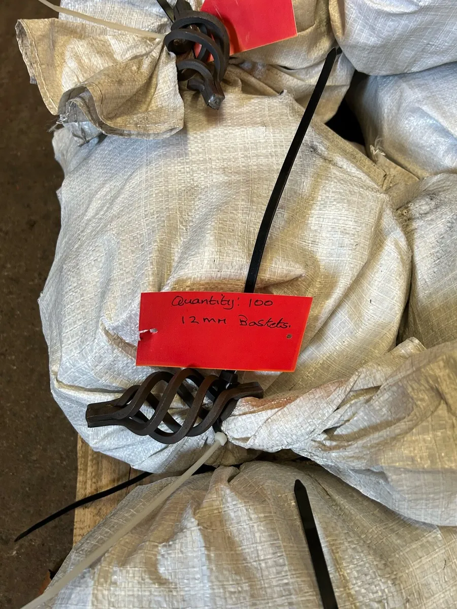 Gate decorations Baskets - Image 1