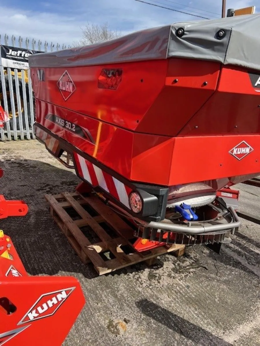 KUHN AXIS 30.2Q VS8, NEW 0% - Image 1