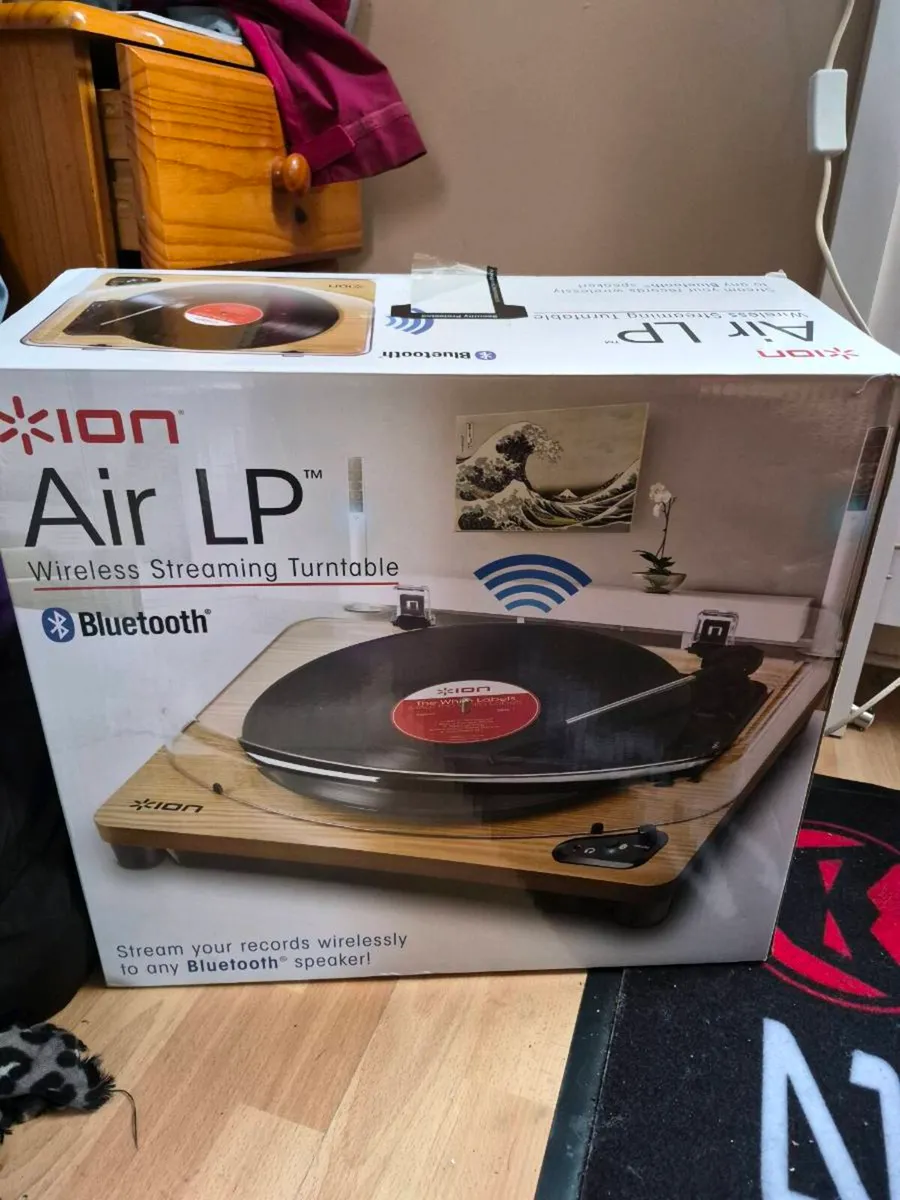 Bluetooth record player - Image 1