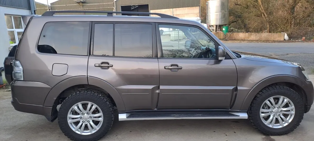 Mitsubishi Pajero 2017, 5 Seat Commercial Low Tax - Image 2