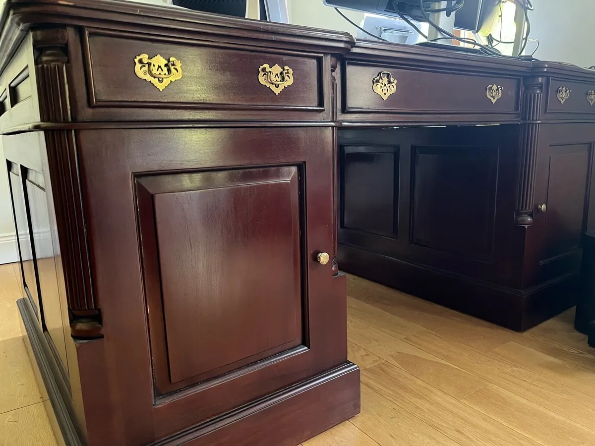 Partner Desk - Image 1