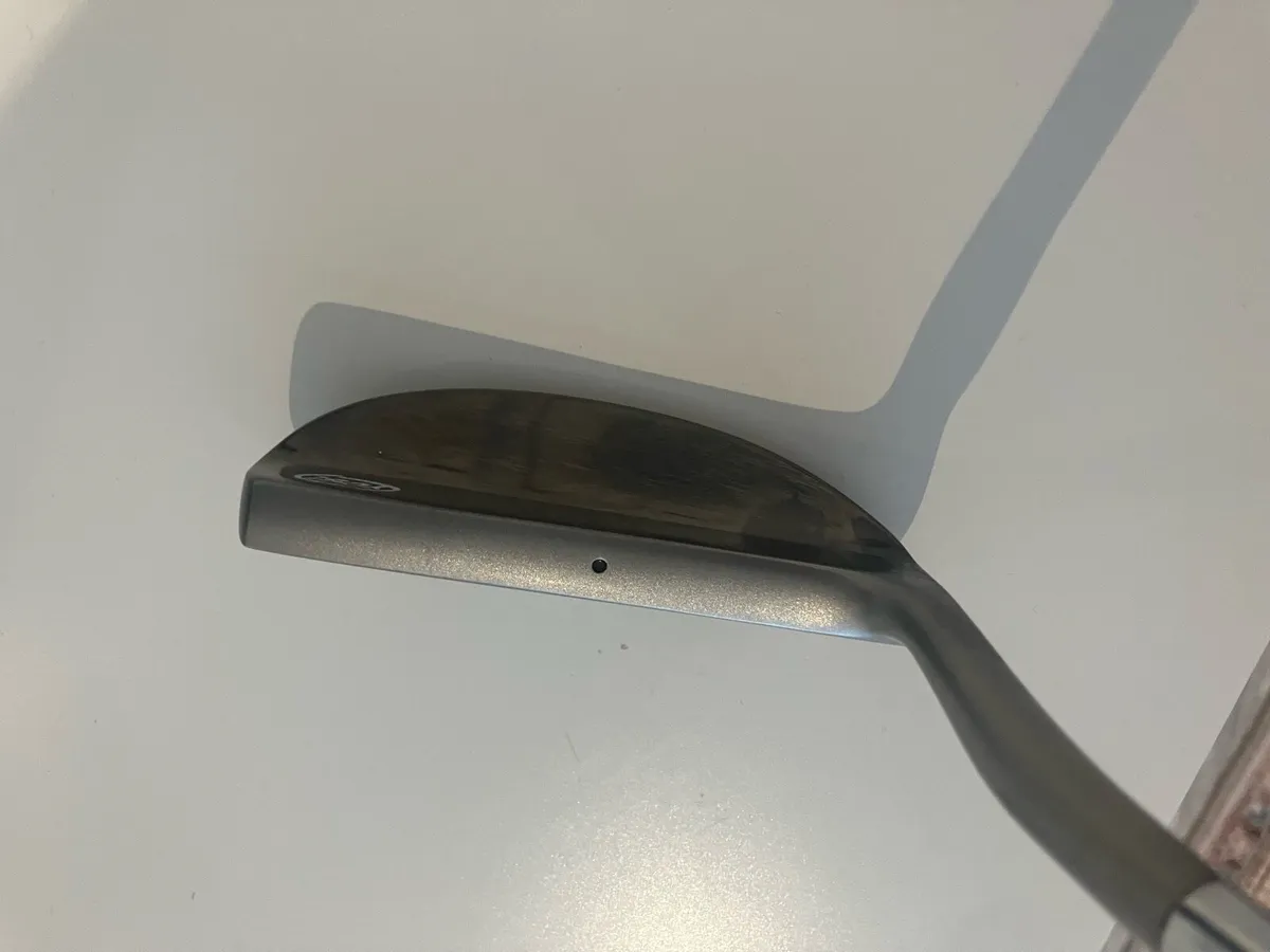 Yes Sophia Blade Putter 35 inch Great Condition - Image 2