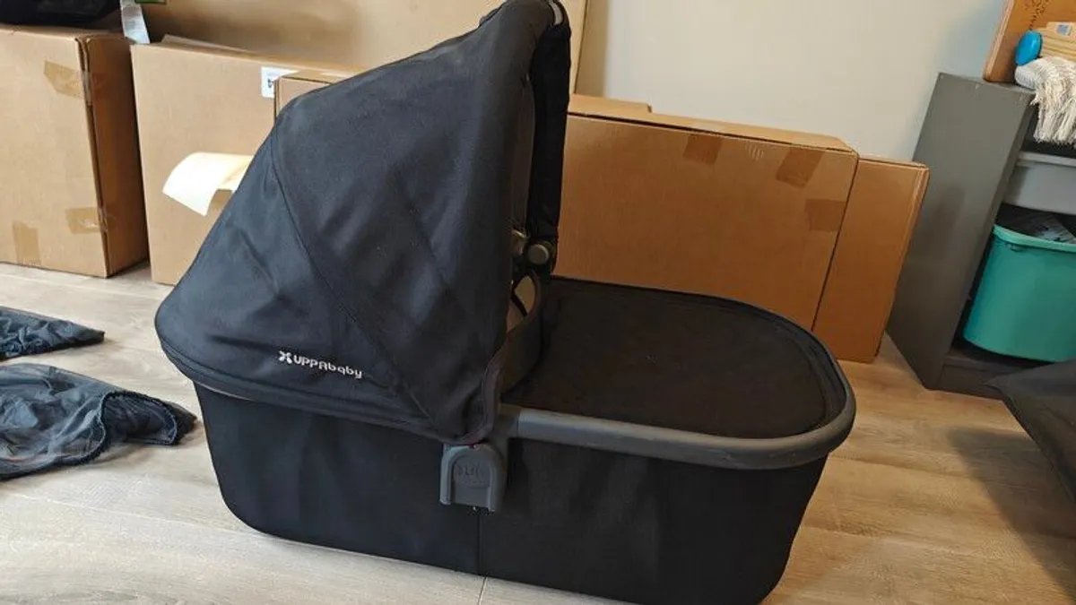 UPPAbaby Vista V1 Toddler Seat & Bassinet - Excellent Condition - Image 3