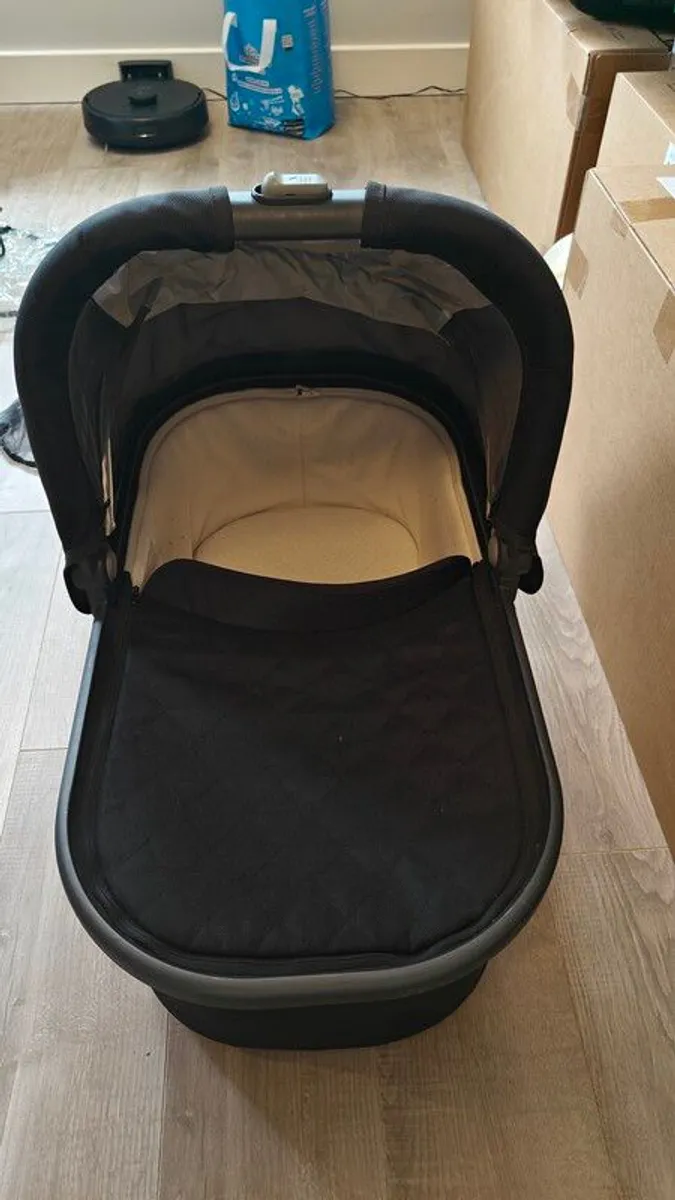 UPPAbaby Vista V1 Toddler Seat & Bassinet - Excellent Condition - Image 4